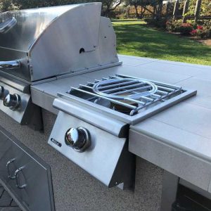 Bull-BBQ-25000-BTU-Built-In-Natural-Gas-Single-Pro-Side-Burner-with-Removable-Lid-60019-Lifestyle-2(500)